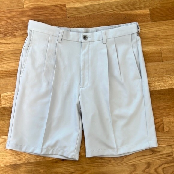 Haggar Men’s Cool 18 Pro Pleated Expandable Shorts - Picture 1 of 9